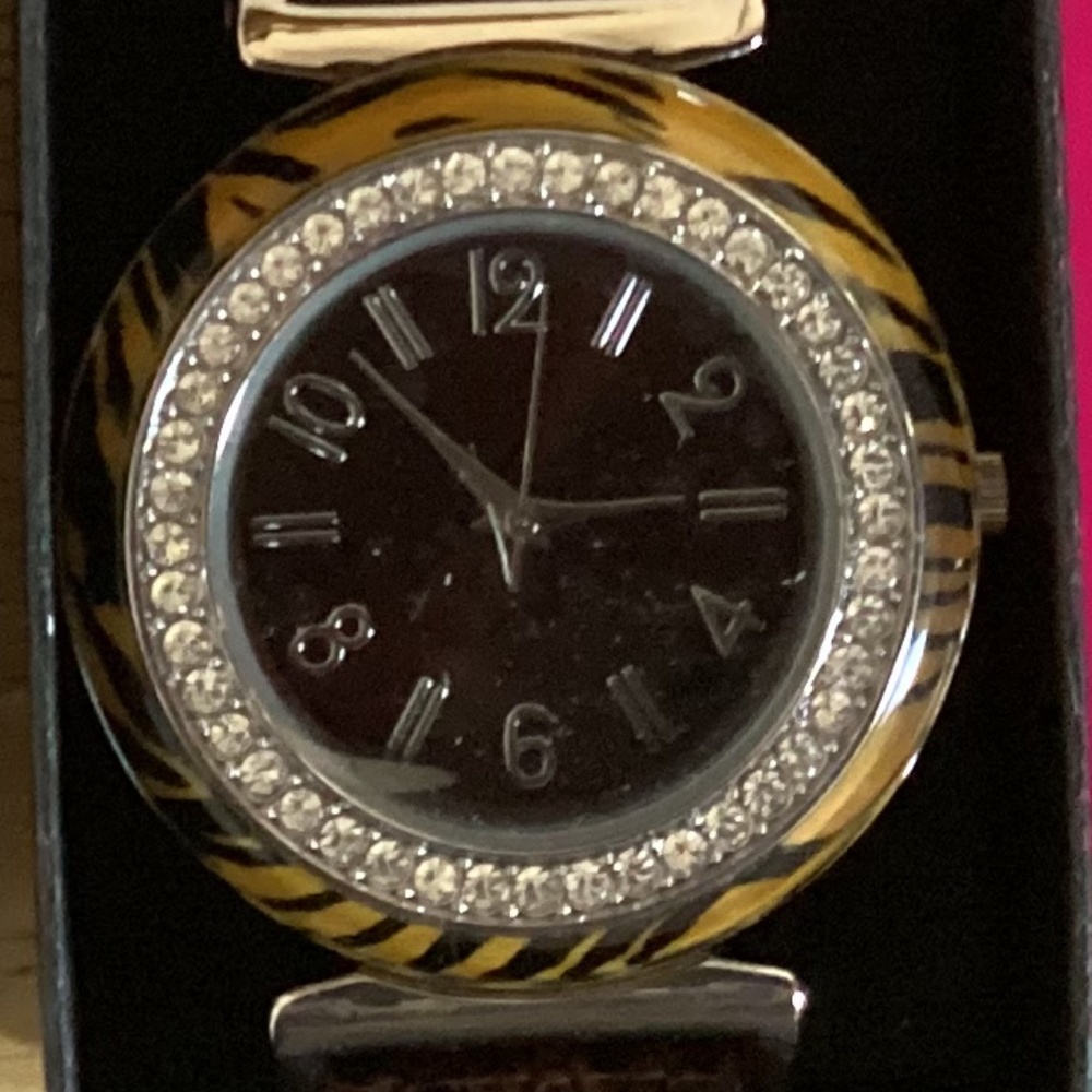 Avon Animal Magnetism Women’s Watch (tiger) with Brown Leather Band/Strap